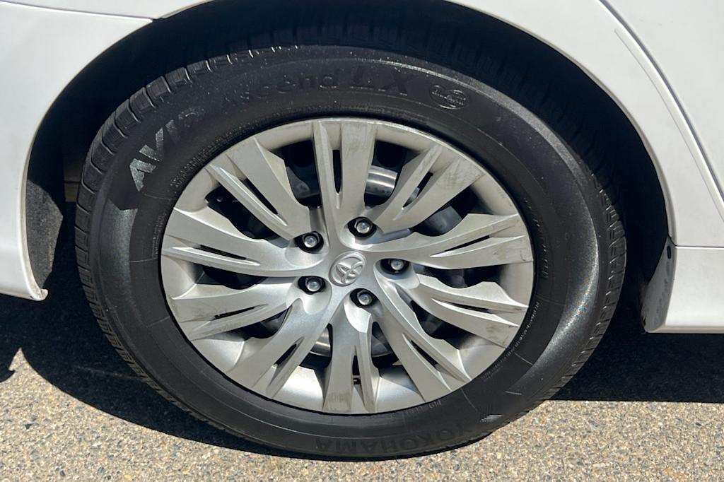 Thumbnail: 2014 Toyota Camry - 18