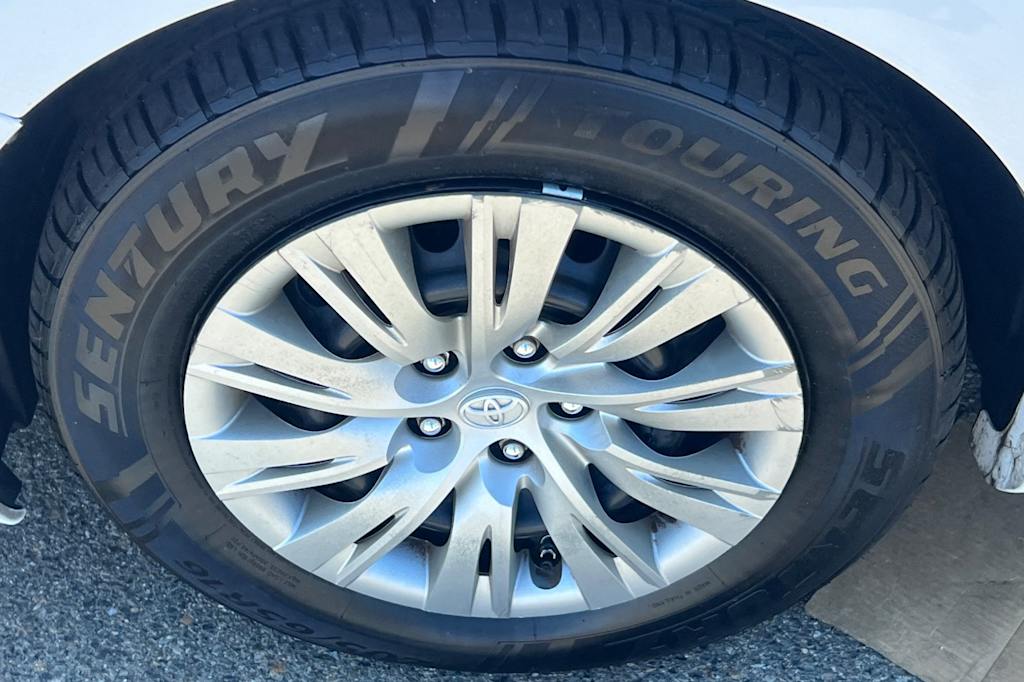 Thumbnail: 2014 Toyota Camry - 6