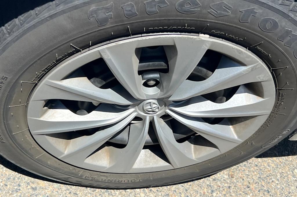 Thumbnail: 2017 Toyota Camry - 15
