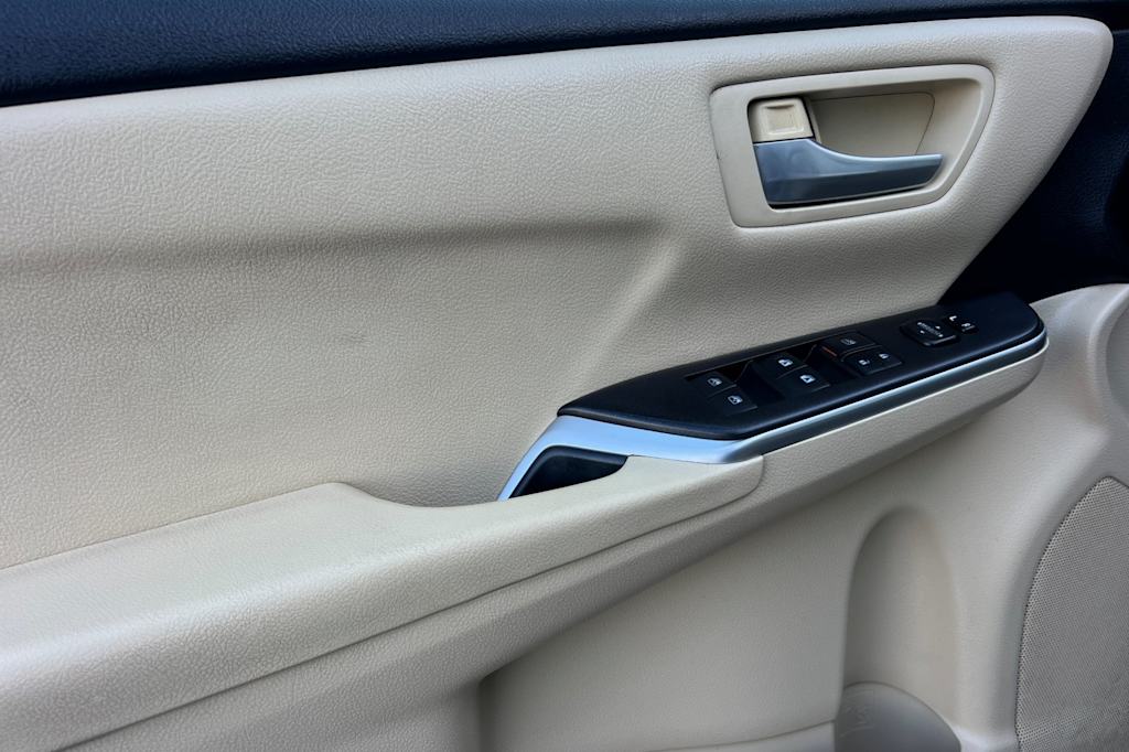 Thumbnail: 2017 Toyota Camry - 20