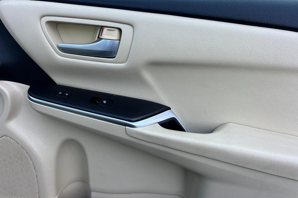 Thumbnail: 2017 Toyota Camry - 23