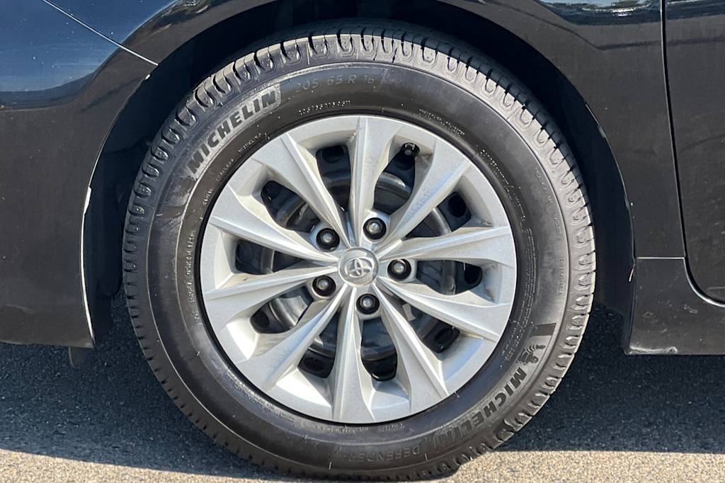 Thumbnail: 2017 Toyota Camry - 7