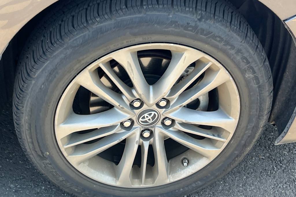 Thumbnail: 2017 Toyota Camry - 16