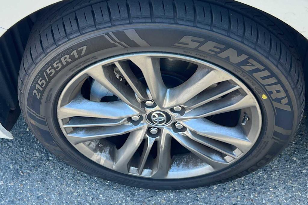 Thumbnail: 2017 Toyota Camry - 15