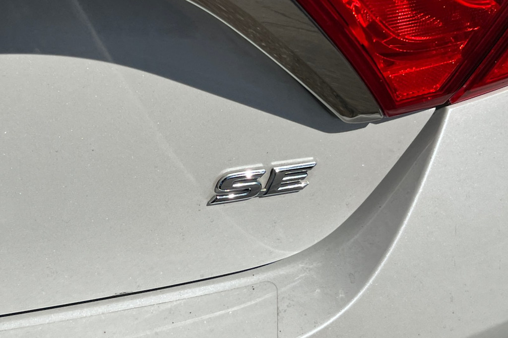 Thumbnail: 2017 Toyota Camry - 4