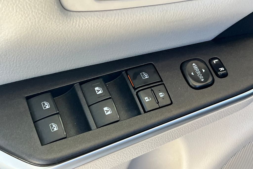 Thumbnail: 2017 Toyota Camry - 20