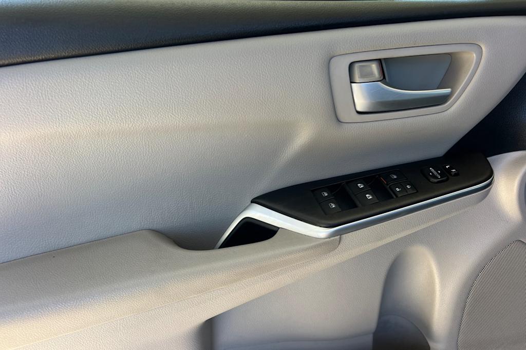 Thumbnail: 2017 Toyota Camry - 19