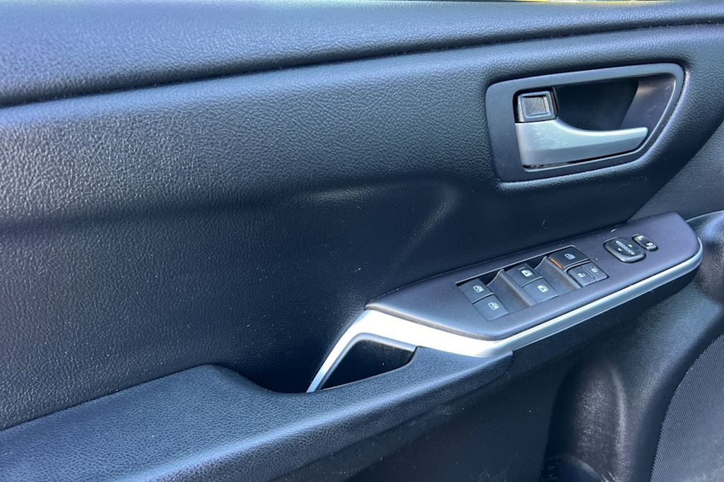 Thumbnail: 2016 Toyota Camry - 21