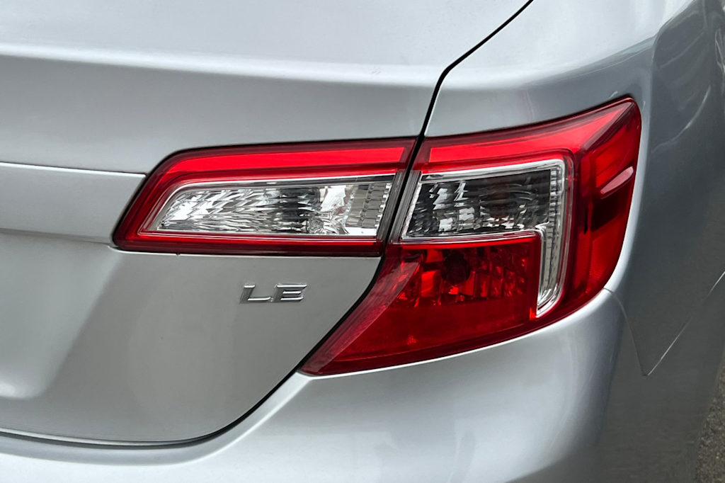 Thumbnail: 2012 Toyota Camry - 19