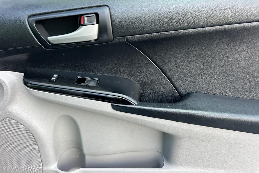 Thumbnail: 2012 Toyota Camry - 23