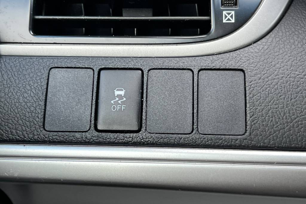 Thumbnail: 2012 Toyota Camry - 28