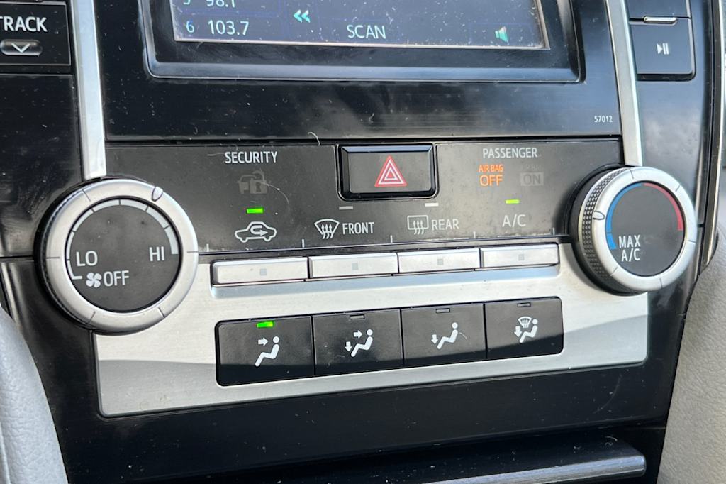 Thumbnail: 2012 Toyota Camry - 24