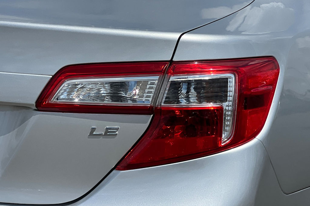 Thumbnail: 2012 Toyota Camry - 16