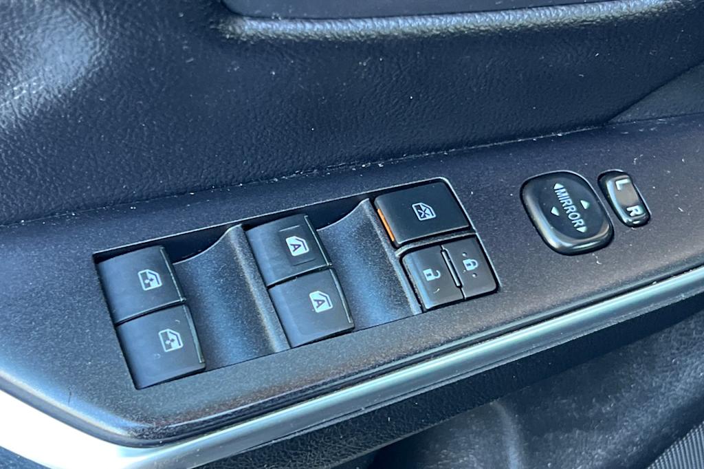 Thumbnail: 2016 Toyota Camry - 21