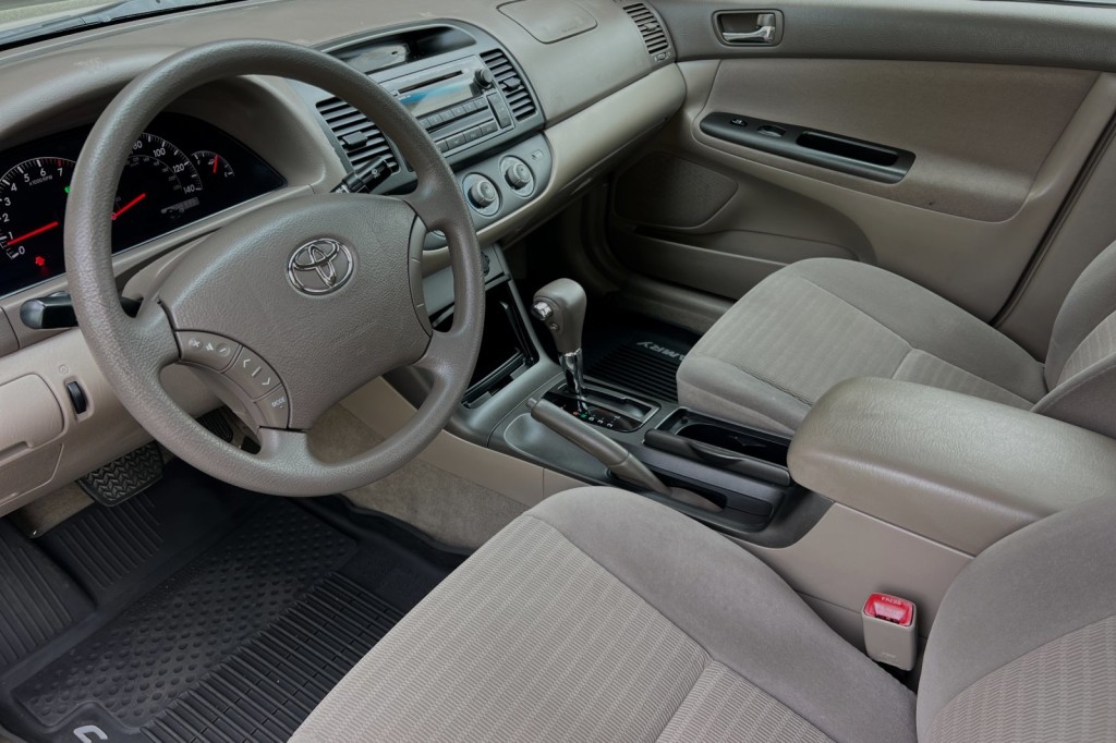 2005 Toyota Camry LE 8