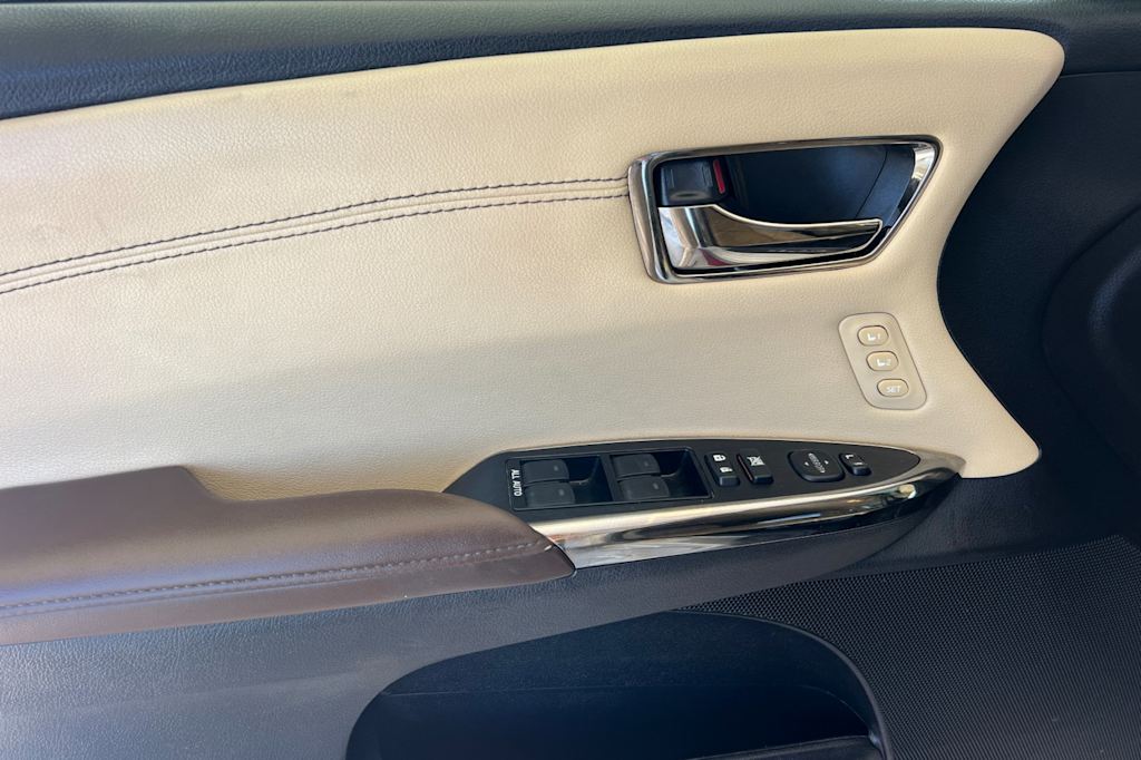 Thumbnail: 2013 Toyota Avalon - 20