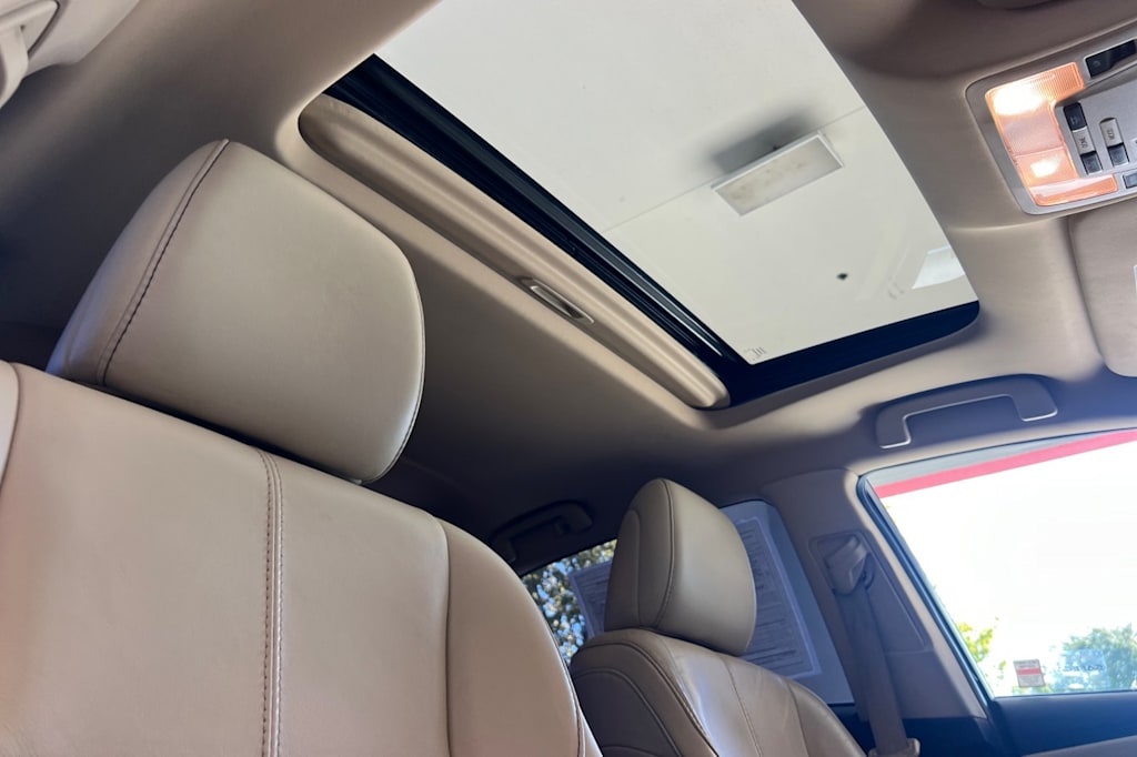 Thumbnail: 2013 Toyota Avalon - 23