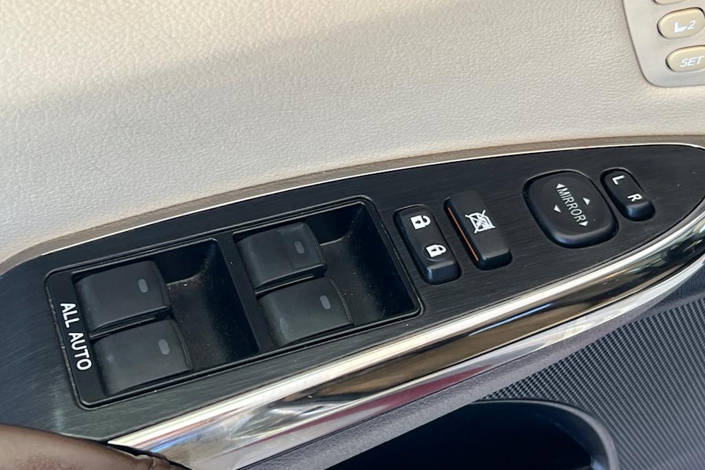 Thumbnail: 2013 Toyota Avalon - 21