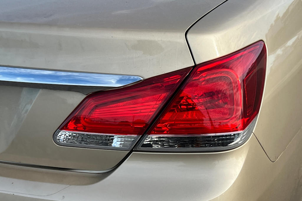 Thumbnail: 2011 Toyota Avalon - 18