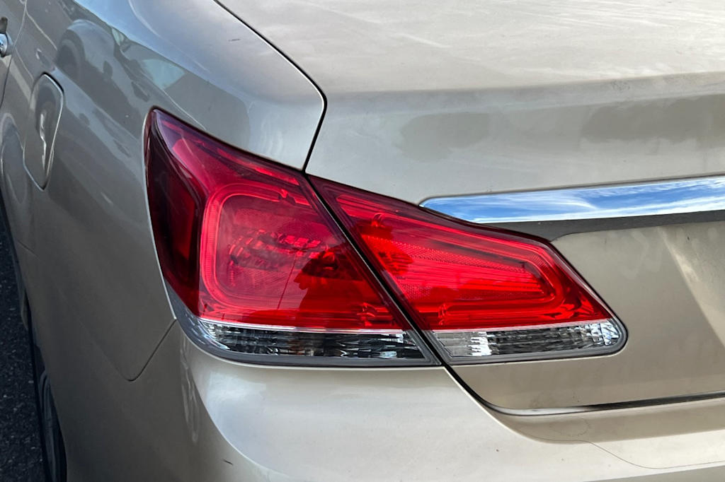 Thumbnail: 2011 Toyota Avalon - 20