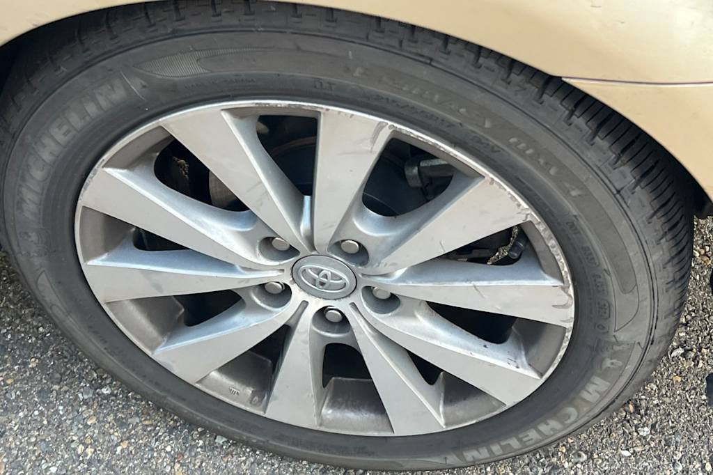 Thumbnail: 2011 Toyota Avalon - 22