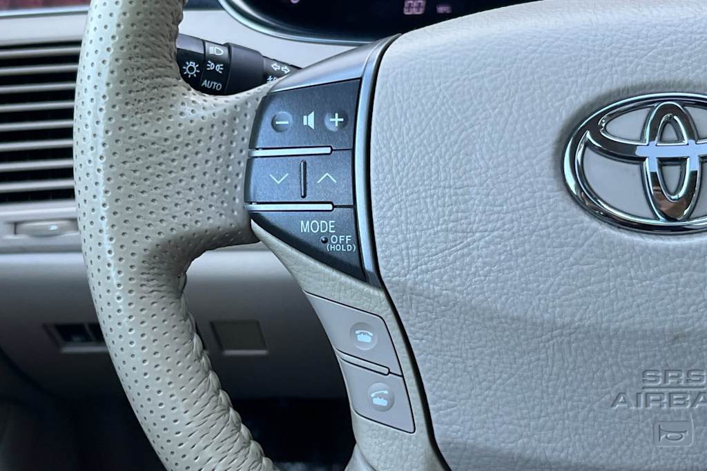 Thumbnail: 2011 Toyota Avalon - 28