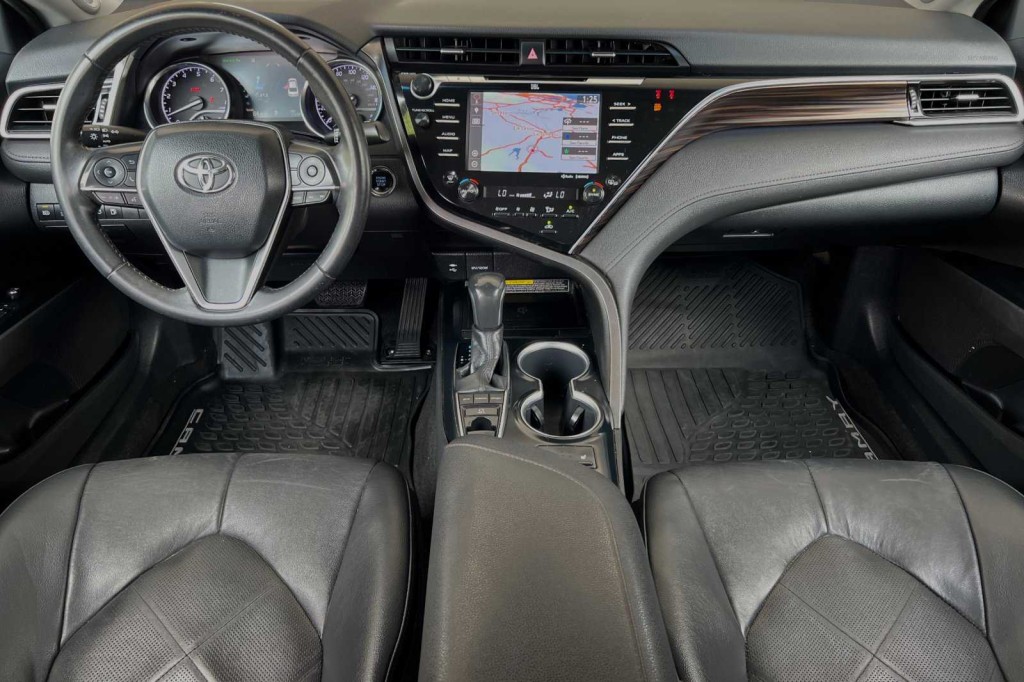 2018 Toyota Camry XLE 2