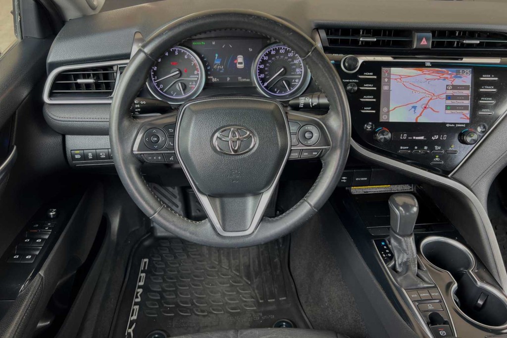 2018 Toyota Camry XLE 10