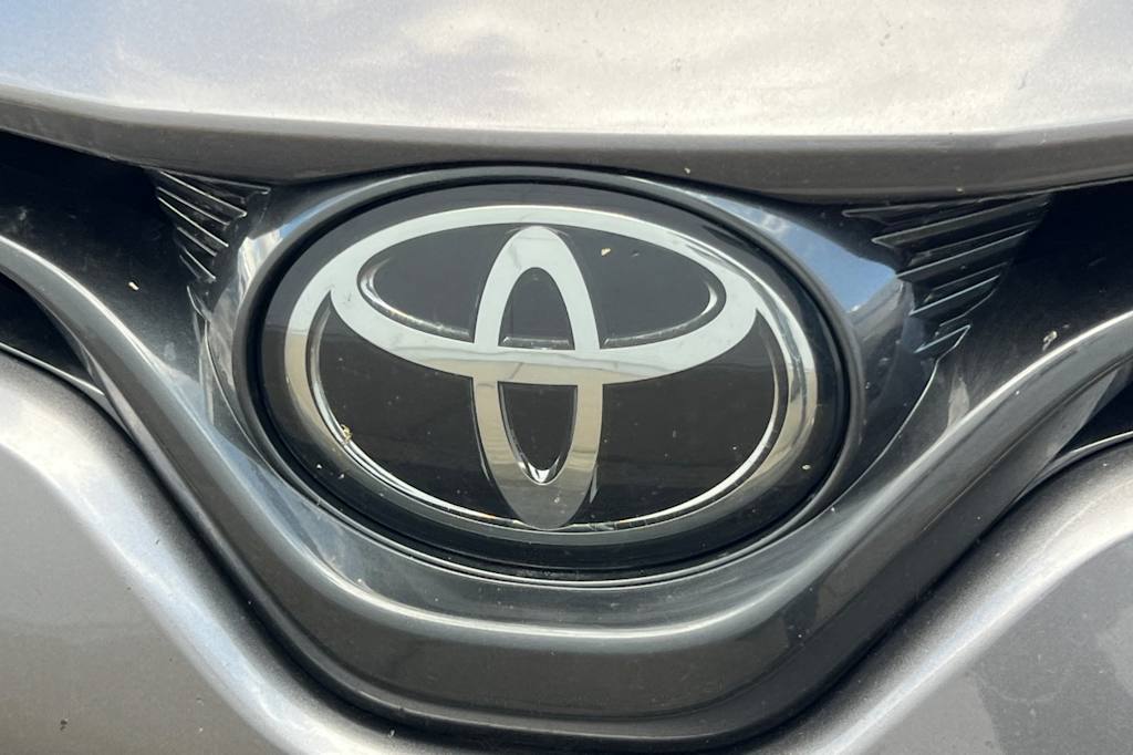 2020 Toyota Camry LE 11