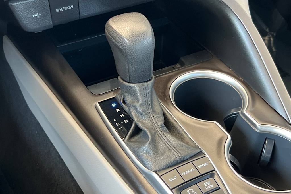 Thumbnail: 2022 Toyota Camry - 14