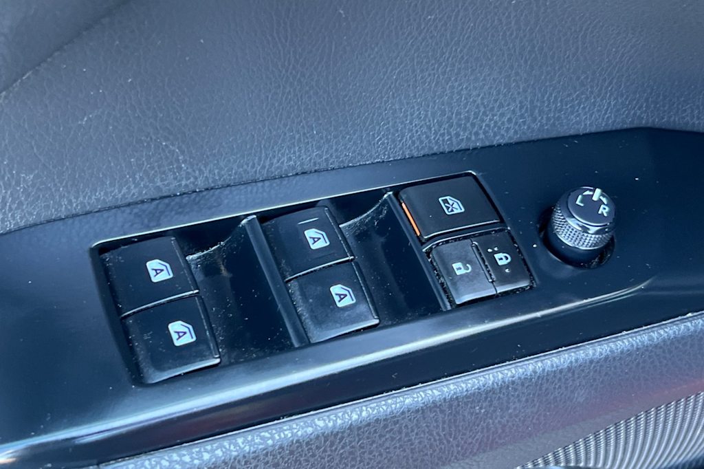 Thumbnail: 2020 Toyota Camry - 21