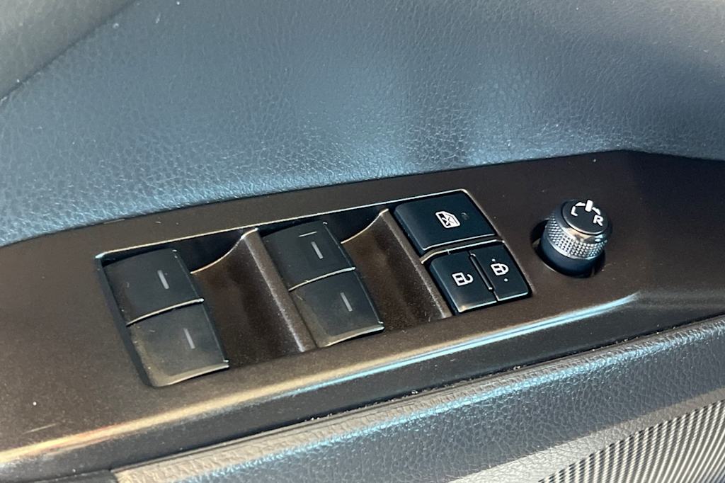 Thumbnail: 2021 Toyota Camry - 22