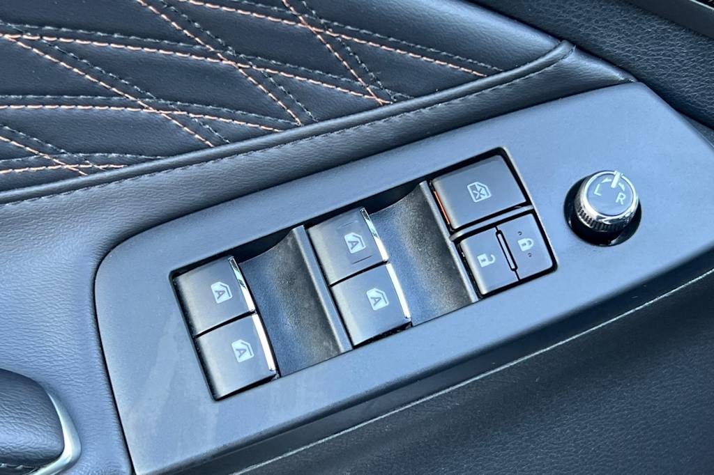 Thumbnail: 2021 Toyota Avalon - 21