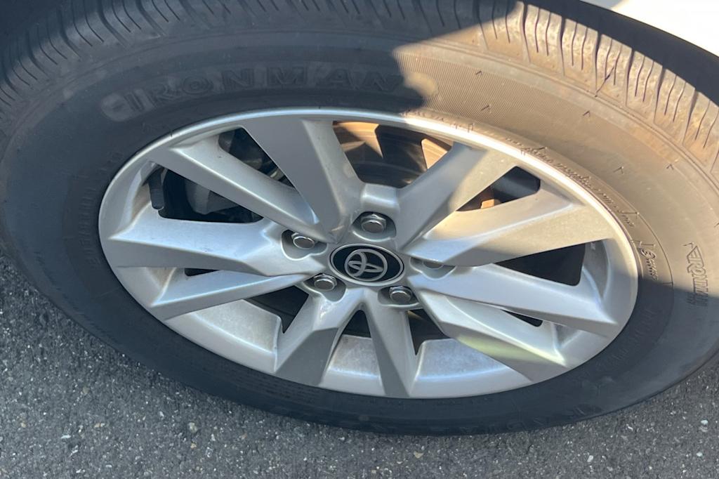 Thumbnail: 2025 Toyota Camry - 16