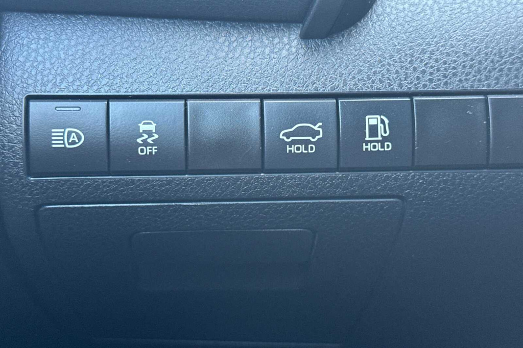 2022 Toyota Camry SE 29