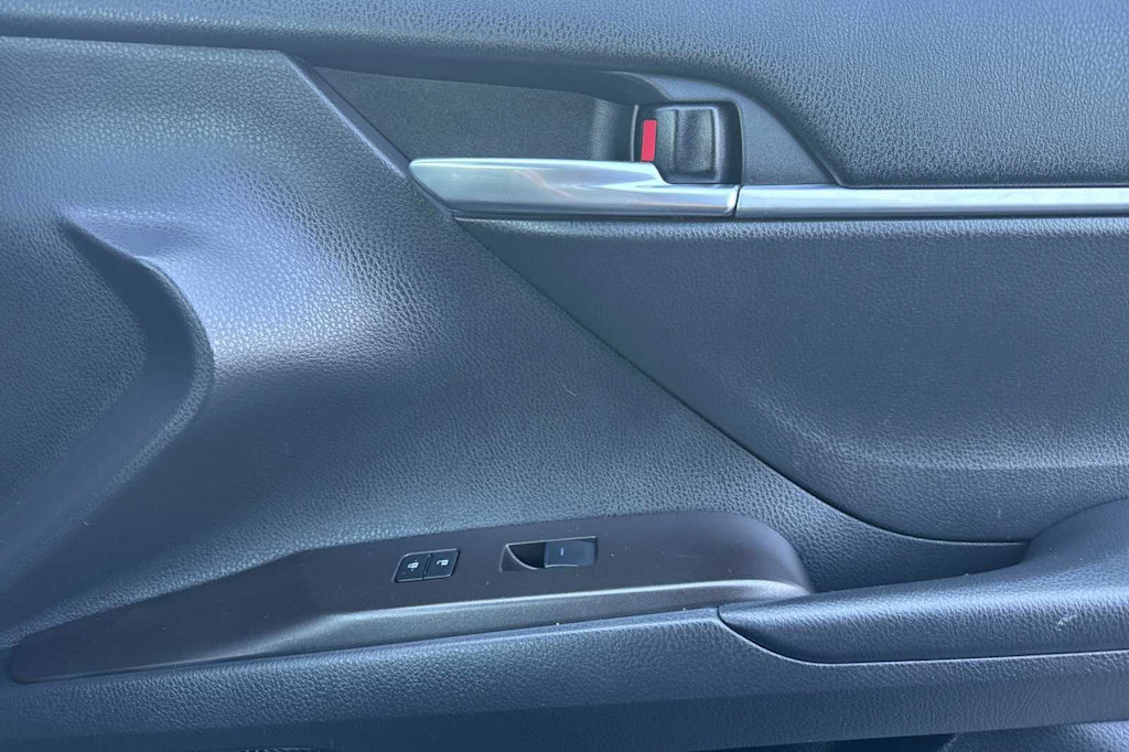 2022 Toyota Camry SE 22
