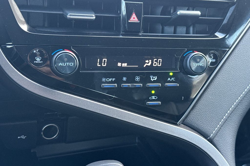 2022 Toyota Camry SE 24