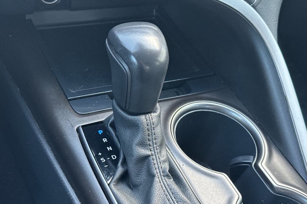 2022 Toyota Camry SE 14