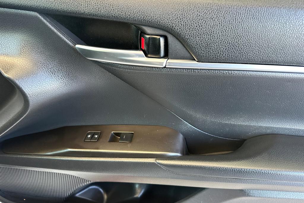 Thumbnail: 2021 Toyota Camry - 23