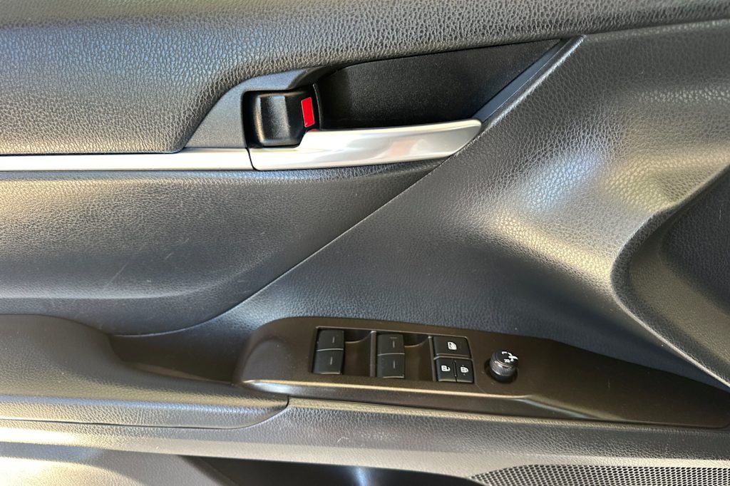 Thumbnail: 2021 Toyota Camry - 20