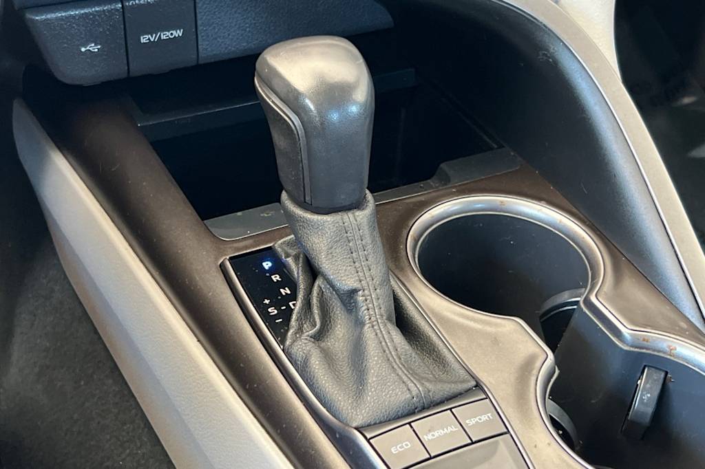 Thumbnail: 2022 Toyota Camry - 14