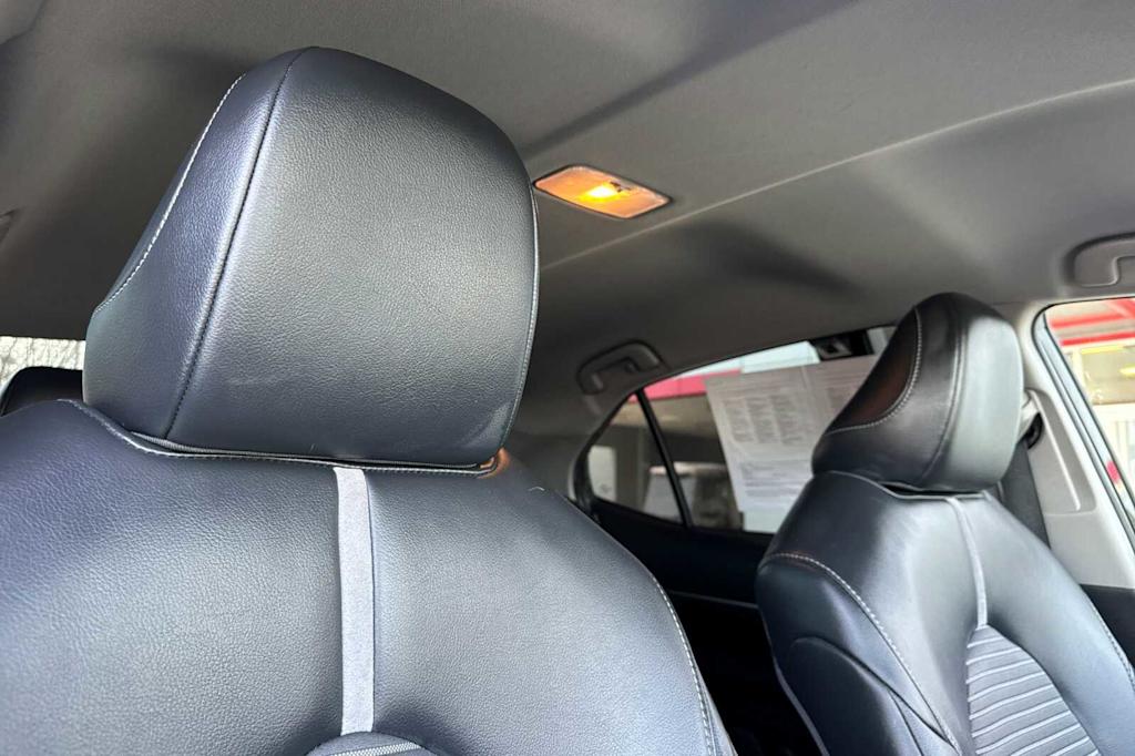 2020 Toyota Camry SE 22