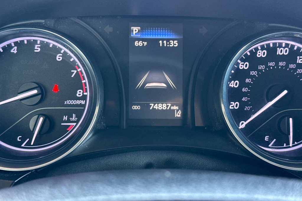 2020 Toyota Camry SE 29