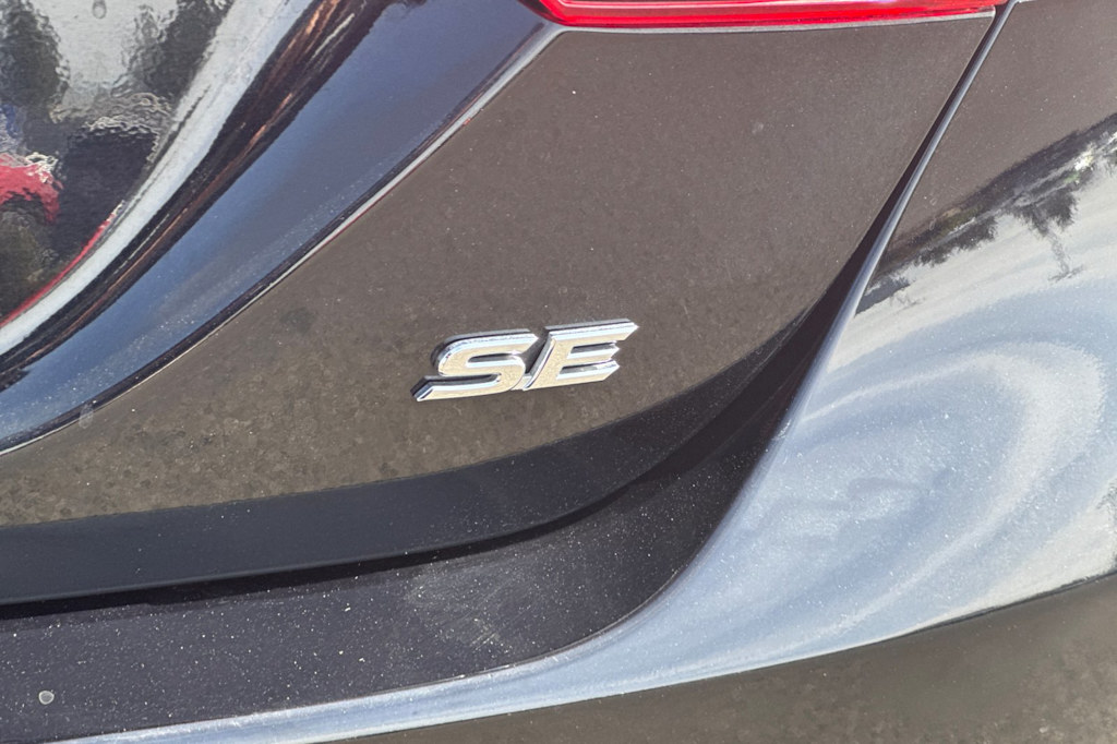 2020 Toyota Camry SE 7