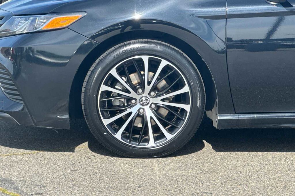 2020 Toyota Camry SE 8
