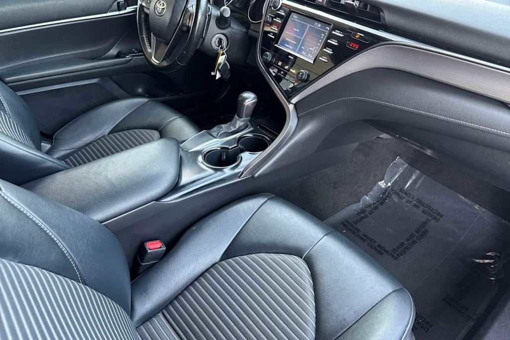 2020 Toyota Camry SE 12