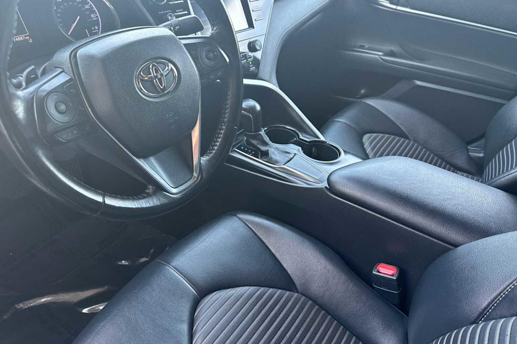 2020 Toyota Camry SE 9