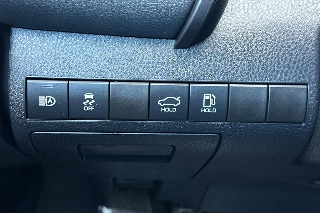 Thumbnail: 2022 Toyota Camry - 31