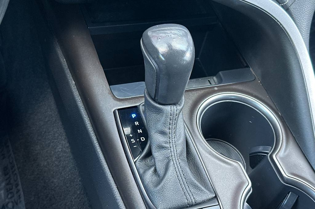 Thumbnail: 2022 Toyota Camry - 15