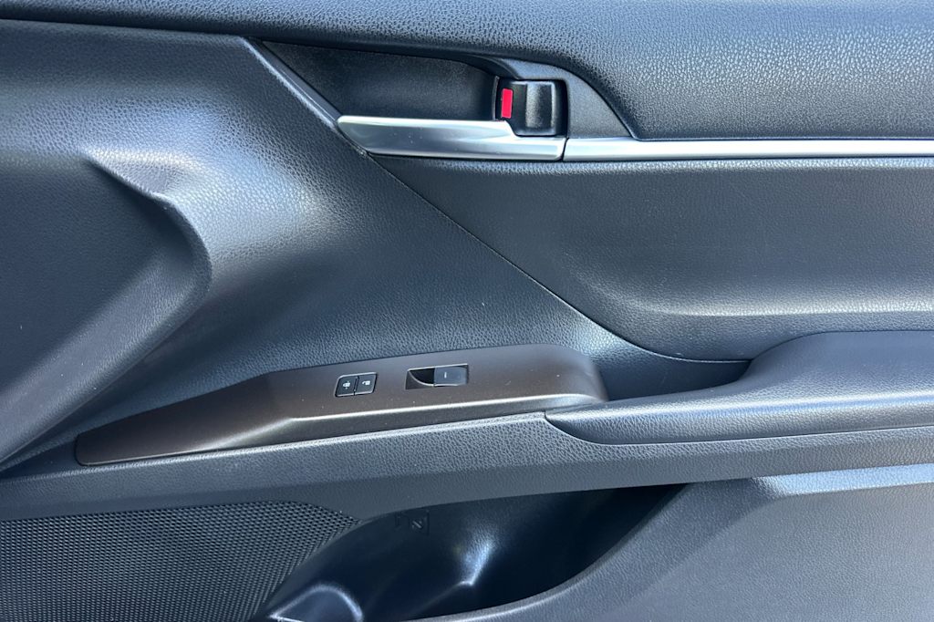 Thumbnail: 2022 Toyota Camry - 24